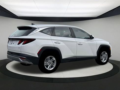 New 2026 Hyundai Tucson SE image 8