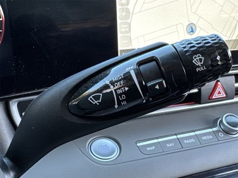 Used 2024 Hyundai Elantra SEL image 21