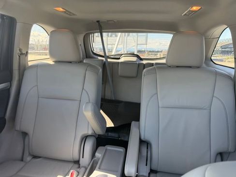 Used 2019 Toyota Highlander XLE image 12