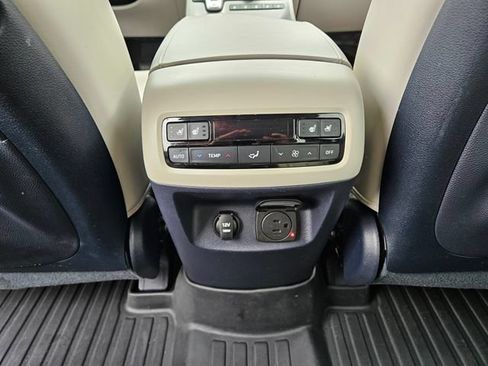 Used 2021 Hyundai Palisade Limited FWD image 11