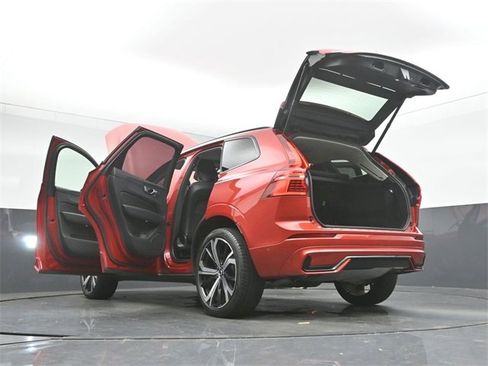 Used 2023 Volvo XC60 B5 Ultimate w/ Climate Package image 55