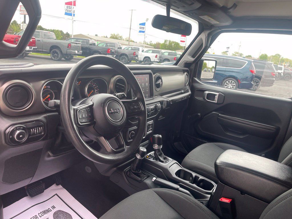 Used 2018 Jeep Wrangler Unlimited Sport AWD/4WD image 16
