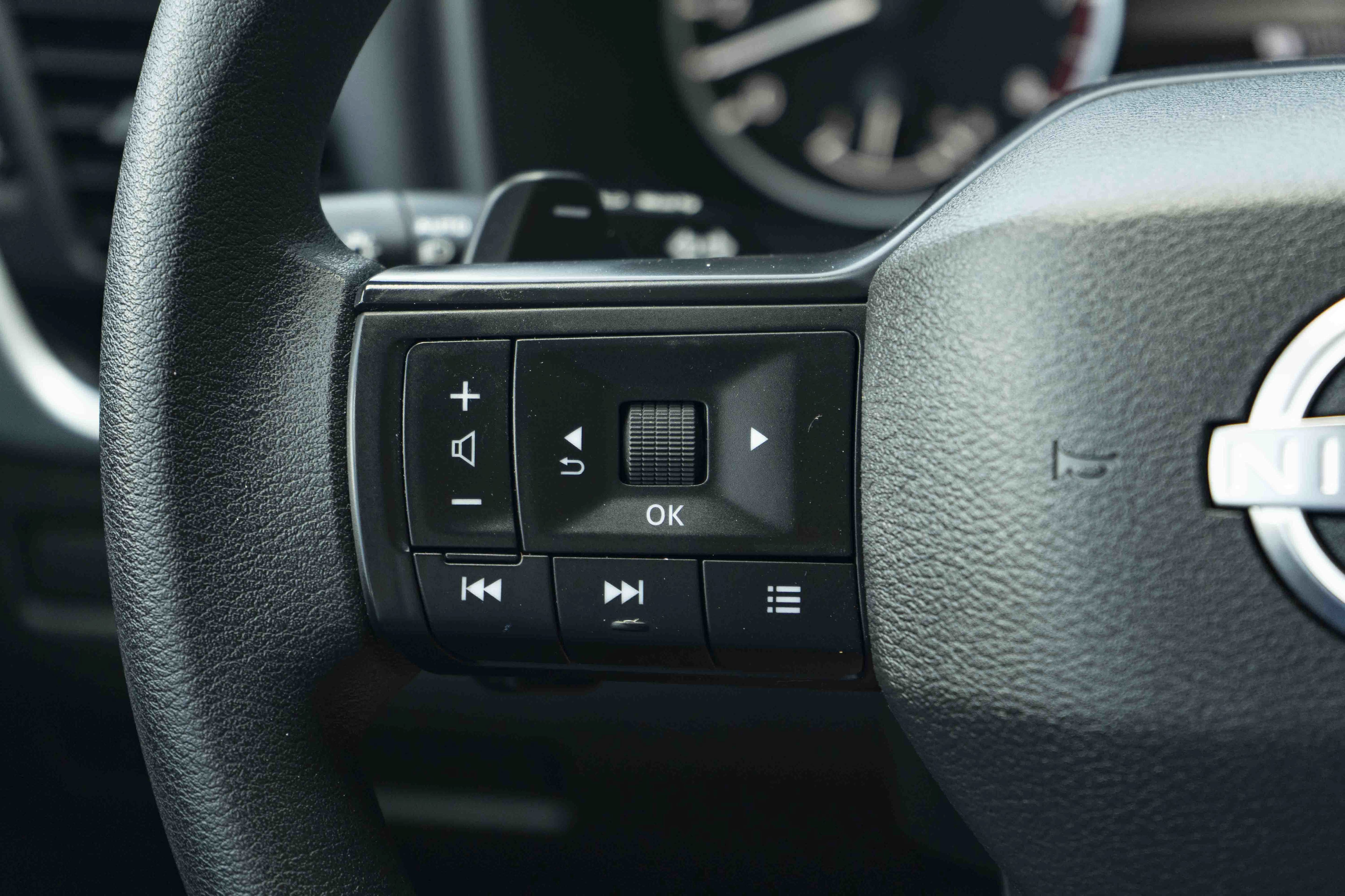 Used 2025 Nissan Rogue S FWD image 19