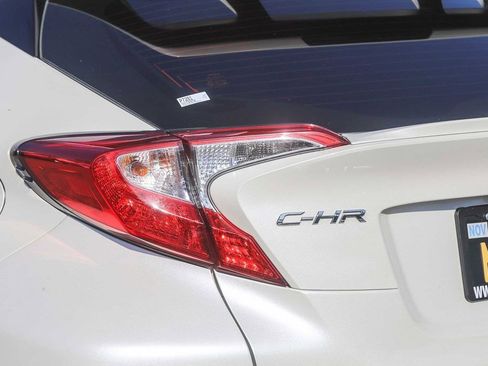 Used 2021 Toyota C-HR XLE FWD image 9