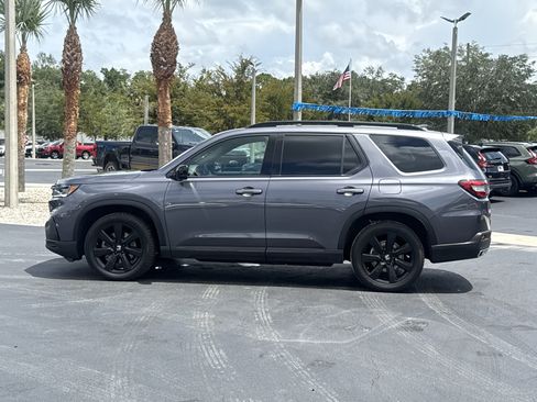 Certified 2025 Honda Pilot Black Edition image 11