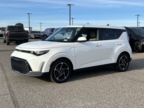 Certified 2023 Kia Soul EX image 2