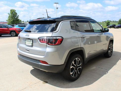 Used 2023 Jeep Compass Limited AWD/4WD image 7
