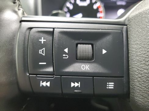 Used 2025 Nissan Rogue SV FWD image 25