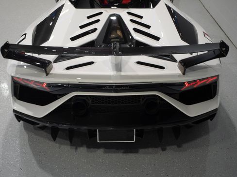 Used 2020 Lamborghini Aventador SVJ AWD/4WD image 65