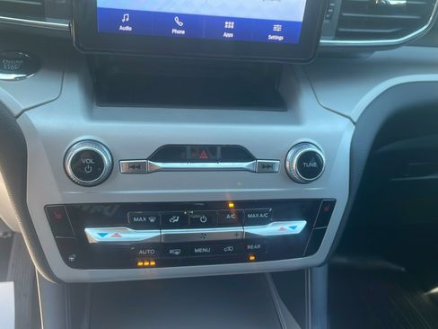 Used 2023 Ford Explorer XLT w/ Equipment Group 202A AWD/4WD image 23