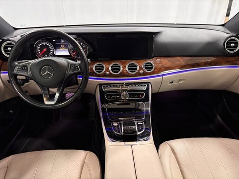 Used 2017 Mercedes-Benz E 300 4MATIC image 2