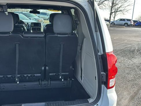 Used 2019 Dodge Grand Caravan SXT image 32