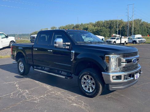 Used 2019 Ford F250 XLT w/ XLT Premium Package AWD/4WD image 7