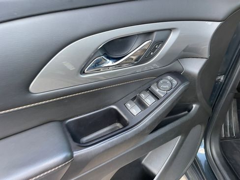 Used 2020 Chevrolet Traverse LT image 12