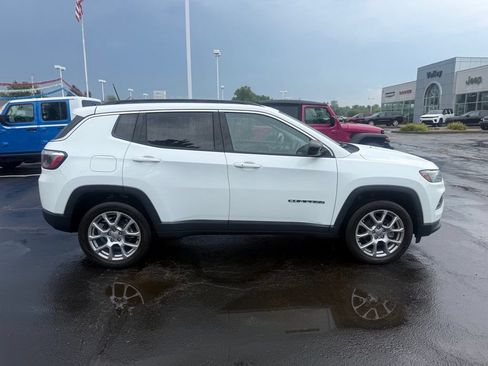 Certified 2022 Jeep Compass Latitude AWD/4WD image 2
