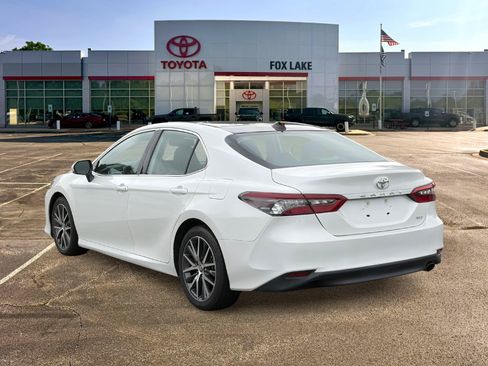 Used 2023 Toyota Camry XLE FWD image 3