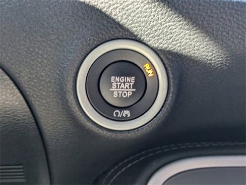 Used 2022 Dodge Challenger SXT image 29