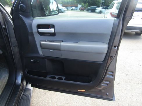 Used 2011 Toyota Sequoia Limited AWD/4WD image 20