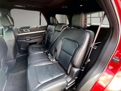 Used 2017 Ford Explorer XLT w/ Equipment Group 202A AWD/4WD image 26