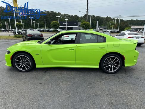 Used 2023 Dodge Charger R/T w/ Plus Group RWD image 2
