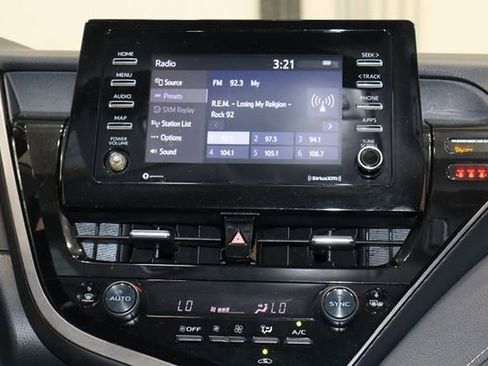 Used 2022 Toyota Camry SE image 26