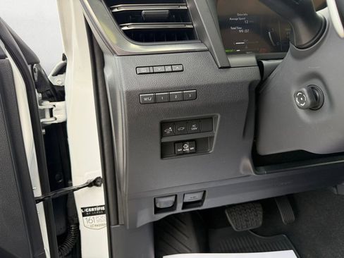 Used 2025 Lexus GX 550 w/ Accessory Package (2T) image 19