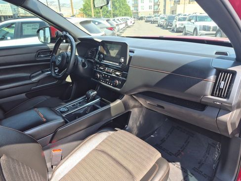 Used 2024 Nissan Pathfinder Rock Creek AWD/4WD image 32