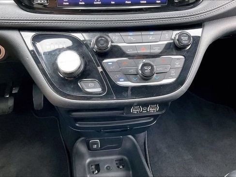 Used 2024 Chrysler Pacifica Limited FWD image 14