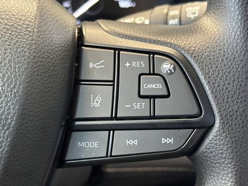 Certified 2026 Toyota Sienna LE FWD image 31
