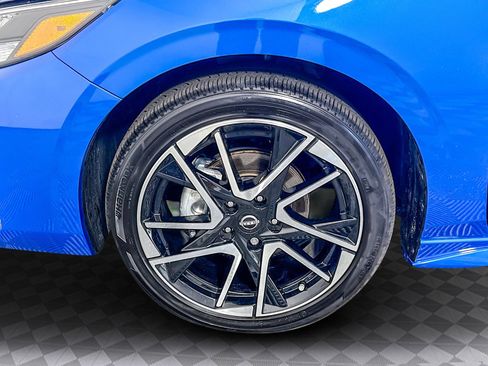 Used 2025 Nissan Sentra SR w/ SR Premium Package image 32