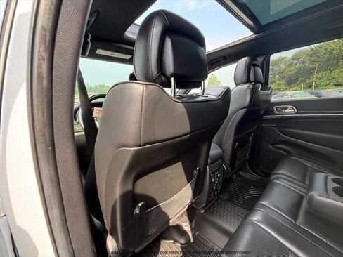 Used 2014 Jeep Grand Cherokee Overland AWD/4WD image 15