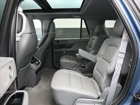 Used 2018 Lincoln Navigator Reserve w/ Technology Package image 26