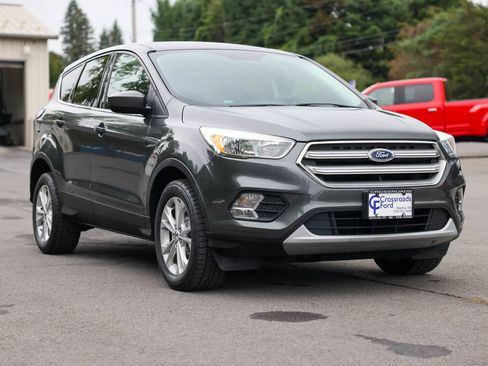 Used 2017 Ford Escape SE AWD/4WD image 3