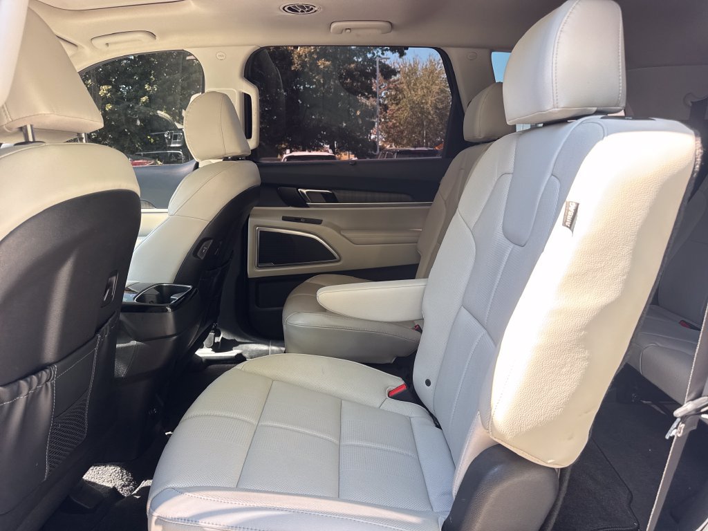 Used 2023 Kia Telluride EX w/ EX Captain's Chair Package FWD image 11