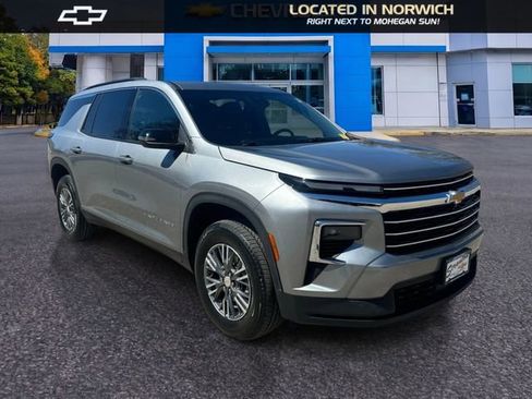 Certified 2025 Chevrolet Traverse LT AWD/4WD image 3