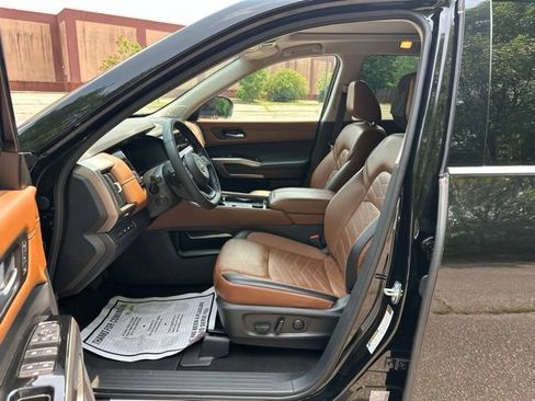 Used 2023 Nissan Pathfinder Platinum AWD/4WD image 9