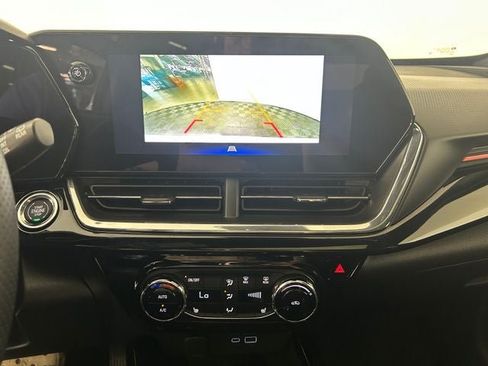 Used 2025 Chevrolet Trax RS w/ Sunroof Package FWD image 23