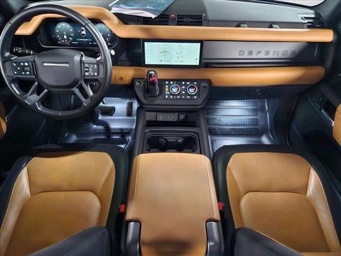 Used 2024 Land Rover Defender 110 X-Dynamic SE image 18