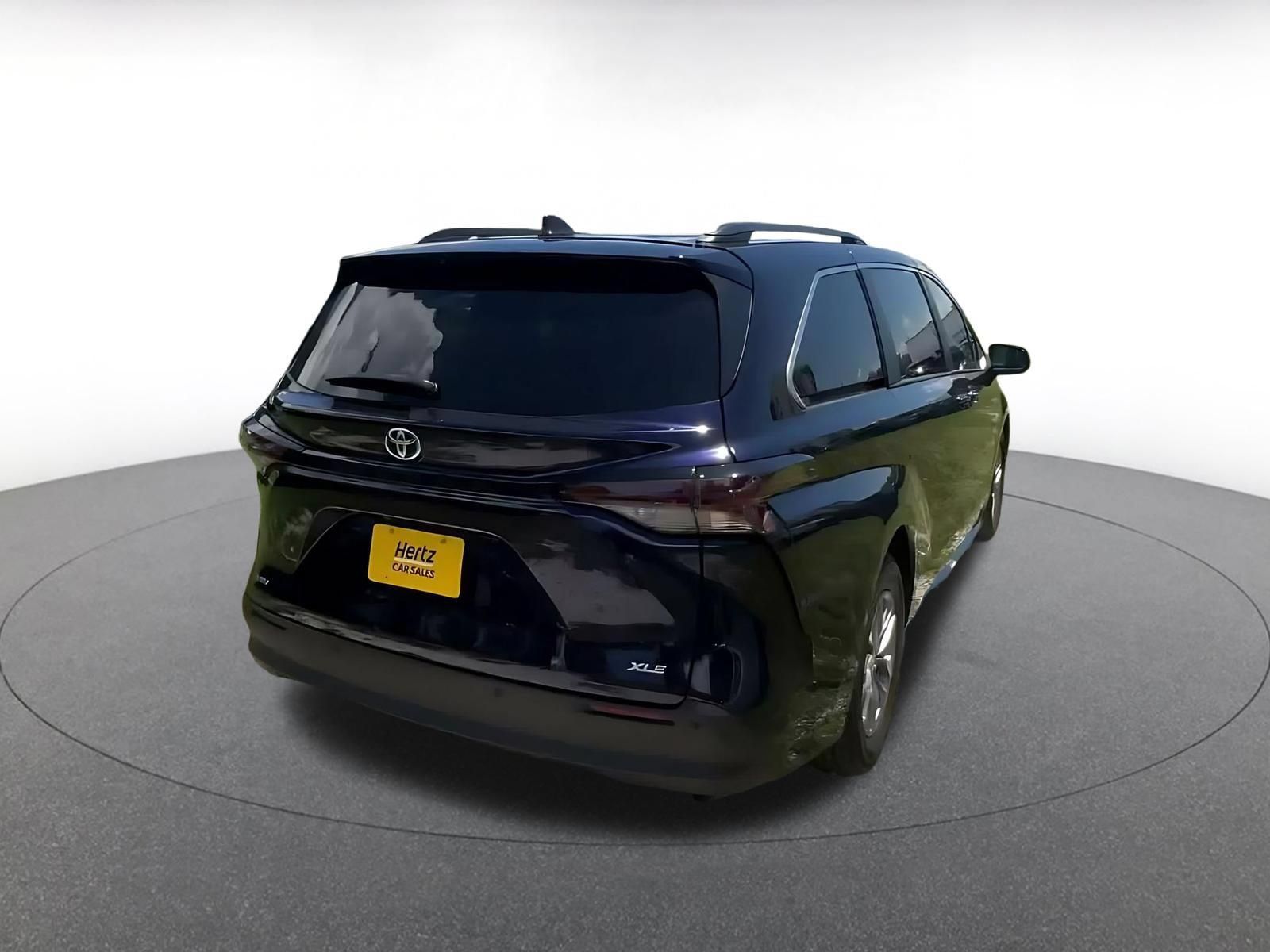 Used 2025 Toyota Sienna XLE FWD image 13