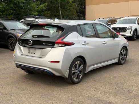 Used 2020 Nissan Leaf SV w/ SV Technology Package FWD image 4