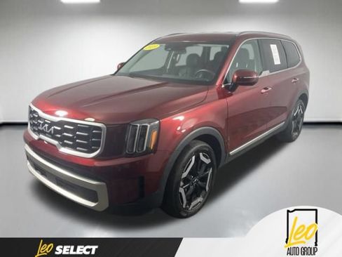 Used 2023 Kia Telluride S AWD/4WD image 1