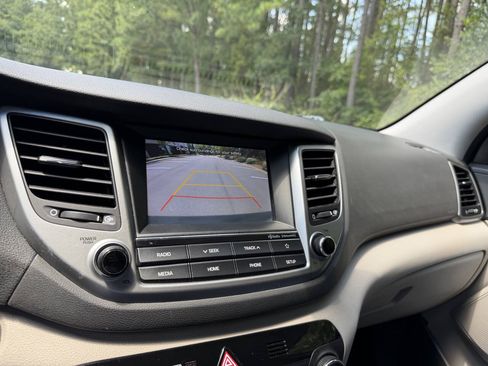 Used 2018 Hyundai Tucson Value w/ Cargo Package FWD image 20