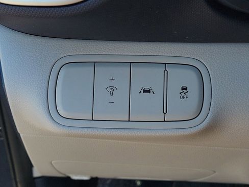 Used 2020 Hyundai Venue FWD image 30