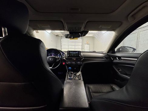 Used 2018 Honda Accord Touring image 22