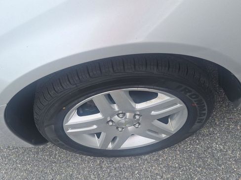 Used 2016 Chevrolet Impala LT FWD image 9