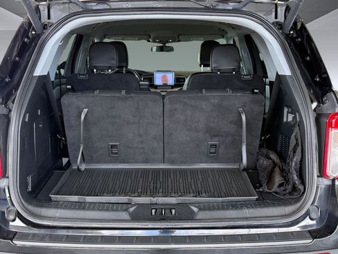 Used 2022 Ford Explorer XLT w/ Equipment Group 202A AWD/4WD image 30