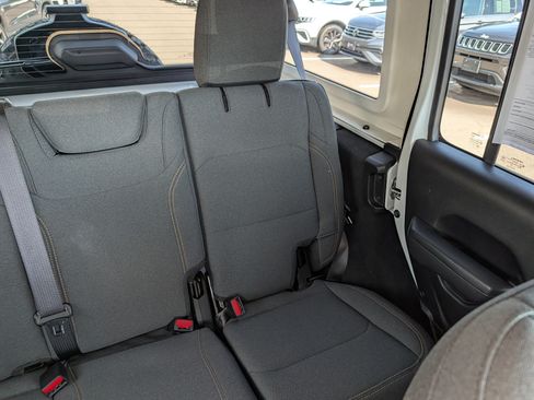 Used 2025 Jeep Wrangler Unlimited Sport AWD/4WD image 14