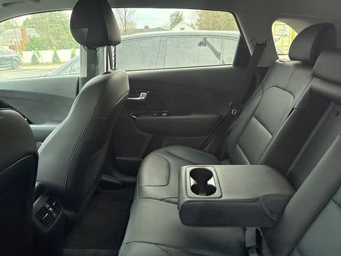 Used 2022 Kia Niro EX Premium w/ Cold Weather Package image 10