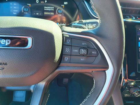 New 2025 Jeep Grand Cherokee Altitude image 20