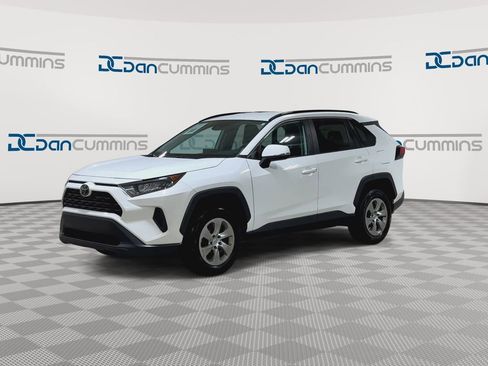 Used 2019 Toyota RAV4 LE FWD image 4
